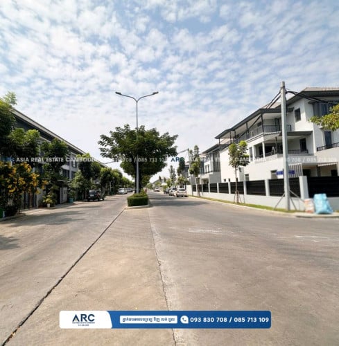 វីឡាទោលជាប់ផ្លូវភ្លោះលក់នៅក្នុងបុរី ជីបម៉ុង 598