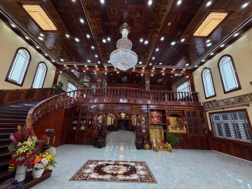នៅជាប់មាត់ទឹកមាន 7 កន្ទប់គេង។ ទីតាំងនៅខេត្តកោះកុងស្រុកស្រែអំបិលតម្លៃអាចចរចាគ្នាបាន។