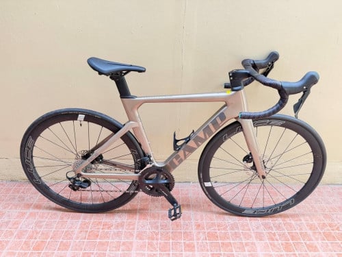 ម៉ូដែលៈ Full cabon ACE-7000ទំហំ:700Cx490mm ពណ៍មាសស្រាលទម្ងន់សុទ្ធ:8.9kg