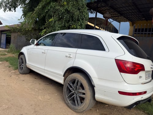 ឡានជិះផ្ទាល់Audi Q7 10500