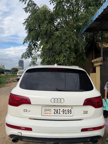 ឡានជិះផ្ទាល់Audi Q7 10500
