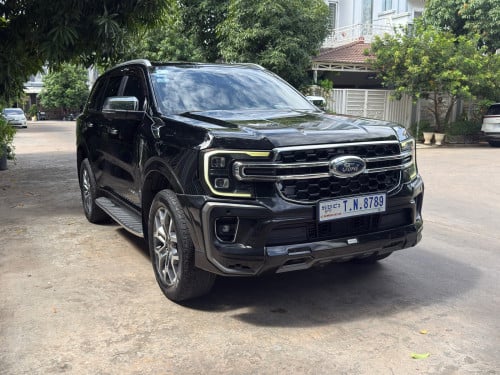ឡានខ្ញុំជិះផ្ទាល់ចង់លក់ Fort Everest Titanium full options