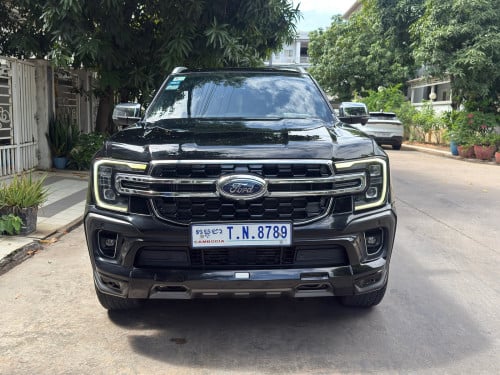 ឡានខ្ញុំជិះផ្ទាល់ចង់លក់ Fort Everest Titanium full options