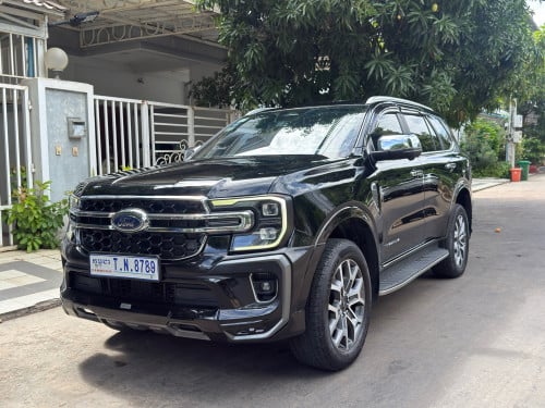 ឡានខ្ញុំជិះផ្ទាល់ចង់លក់ Fort Everest Titanium full options