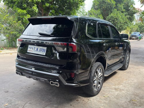 ឡានខ្ញុំជិះផ្ទាល់ចង់លក់ Fort Everest Titanium full options