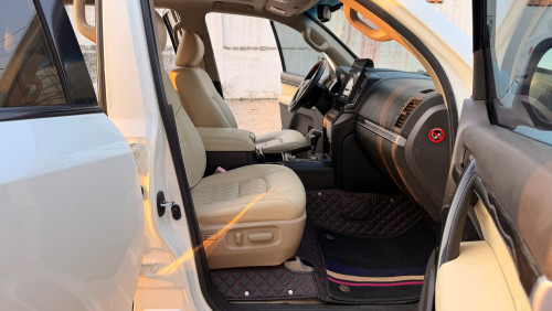 ទើបកាត់បានក្តៅ Land Cruiser V6 010 up 021 Arab