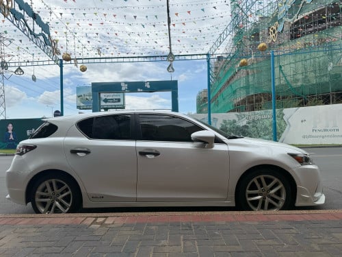ឡានផ្ទាល់ខ្លួនលក់ Lexus CT200h 2015