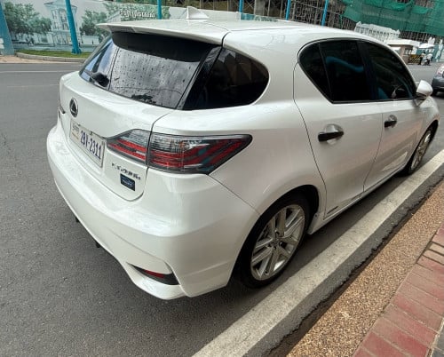 ឡានផ្ទាល់ខ្លួនលក់ Lexus CT200h 2015