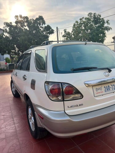 ឡានលក់ចង់ដូរសេរីLexus RX 300 02 pong1