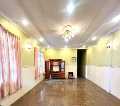 ផ្ទះសម្រាប់លក់ នៅទឹកថ្លា ជិត Midtown Mall | ទីតាំងល្អ សម្រាប់រស់នៅ និងវិនិយោគ