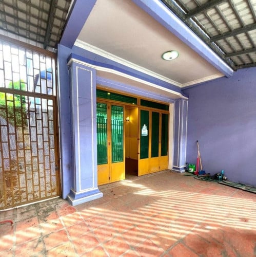 ផ្ទះសម្រាប់លក់ នៅទឹកថ្លា ជិត Midtown Mall | ទីតាំងល្អ សម្រាប់រស់នៅ និងវិនិយោគ