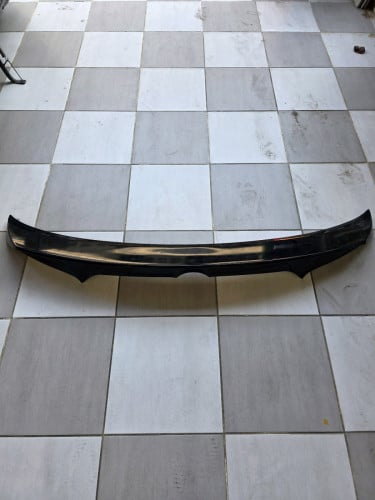 កន្ទុយត្រីលេង Nx200t ពណ៌ខ្មៅដោះចេញពីឡាន