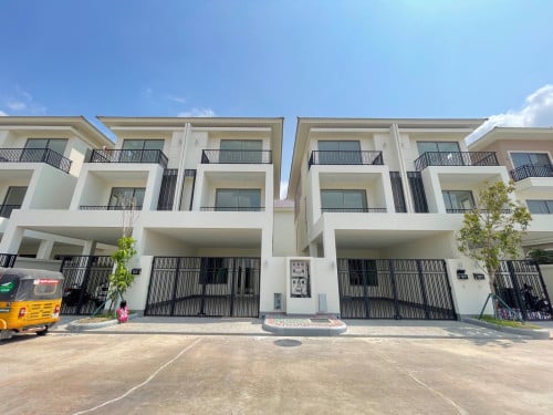 វីឡាភ្លោះ TM ម៉ូដឺនសម្រាប់លក់បន្ទាន់តម្លៃ