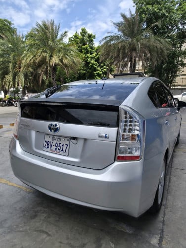 ឡានជួល Toyota Prius 2010