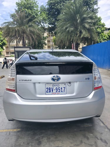ឡានជួល Toyota Prius 2010