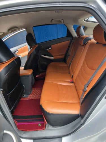 ឡានជួល Toyota Prius 2010