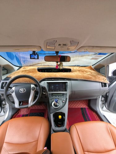 ឡានជួល Toyota Prius 2010
