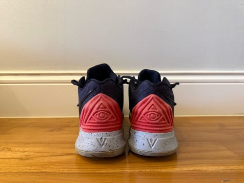 โ
ORIGINAL 100% Nike Kyrie 5 Bred Size 45