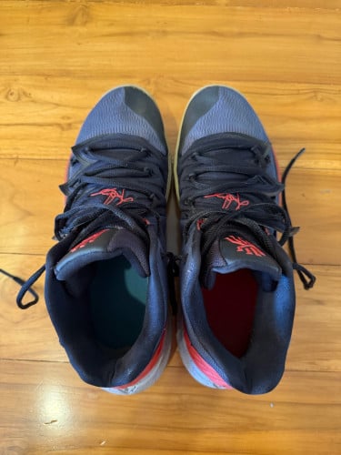 โ
ORIGINAL 100% Nike Kyrie 5 Bred Size 45