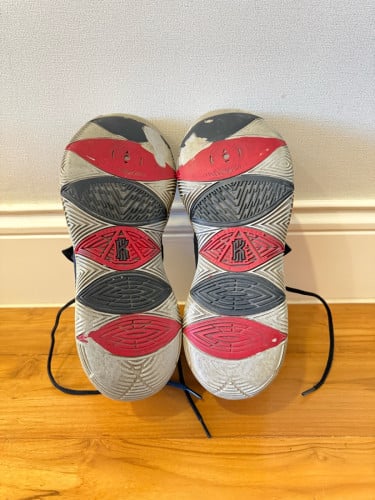 โ
ORIGINAL 100% Nike Kyrie 5 Bred Size 45