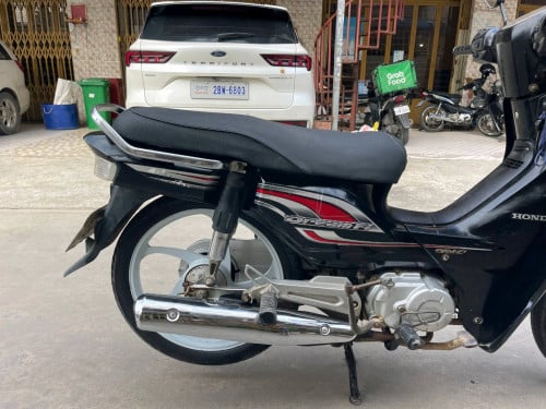 012 ប្រើប៊ិច កាតគ្រី។