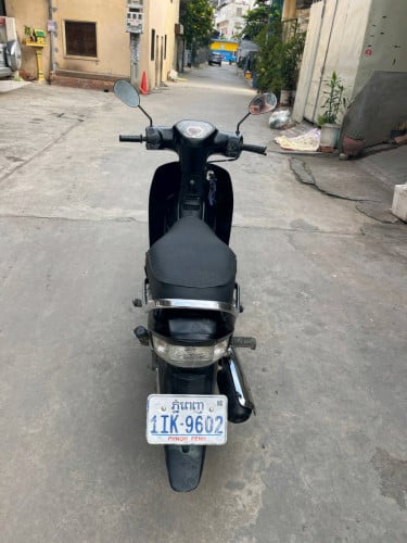 012 ប្រើប៊ិច កាតគ្រី។