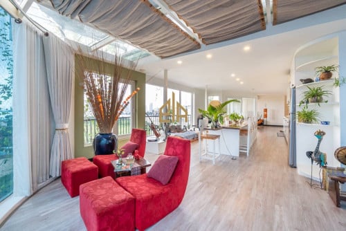 Beautiful 5 Bedroom Penthouse for rent in alone river side, Chroy Chong Va!
