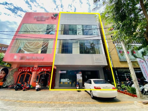 Commercial Showroom For Rent Near Independent monument
