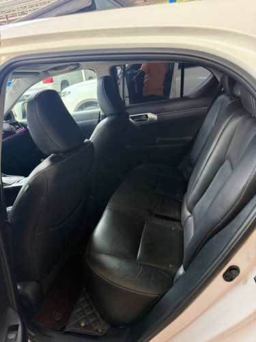 CT 200h 2012 For Rent /出租