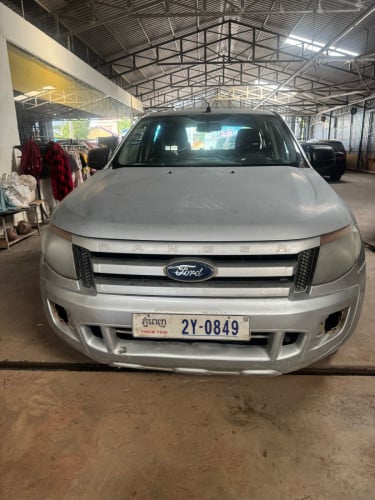 Ford 2014 ឡានស្អាត លក់ 12000 $