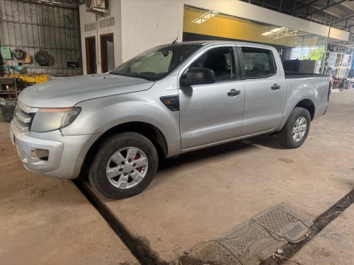 Ford 2014 ឡានស្អាត លក់ 12000 $