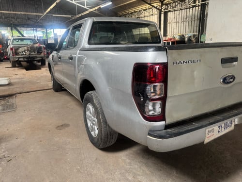 Ford 2014 ឡានស្អាត លក់ 12000 $