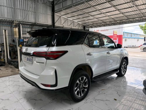 Fortuner Legender 2023 ឡានស្អាត់ផ្លាកលេខល្អថ្លៃ