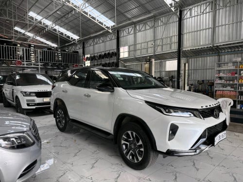 Fortuner Legender 2023 ឡានស្អាត់ផ្លាកលេខល្អថ្លៃ