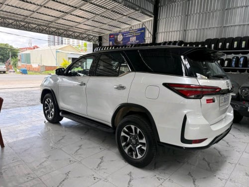 Fortuner Legender 2023 ឡានស្អាត់ផ្លាកលេខល្អថ្លៃ