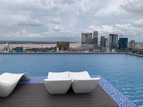 Fully furnished studio in BKK1 for sale $58,000 (June only)