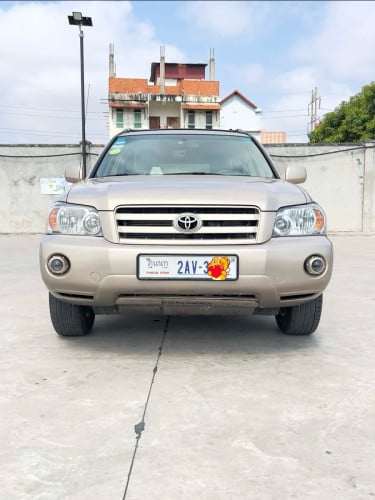 Highlander V4 ប៉ុង1 ឆ្នាំ2004 កៅអី3ជួរ