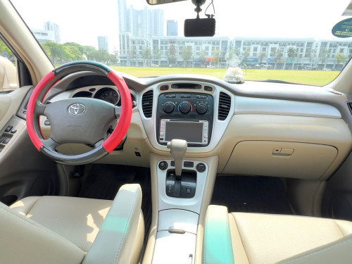 Highlander V4 ប៉ុង1 ឆ្នាំ2004 កៅអី3ជួរ