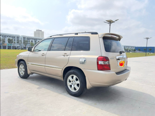 Highlander V4 ប៉ុង1 ឆ្នាំ2004 កៅអី3ជួរ