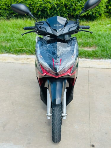 HONDA CLICK 017ក្រុមហ៊ុន ម៉ាសុីនតាន់ហាប់នែនស្ងាត់ជិះស្រួលស្ទុះខ្លាំងធានាមិនលាន់មិនហុយមានពន្ធកាតគ្រឺ