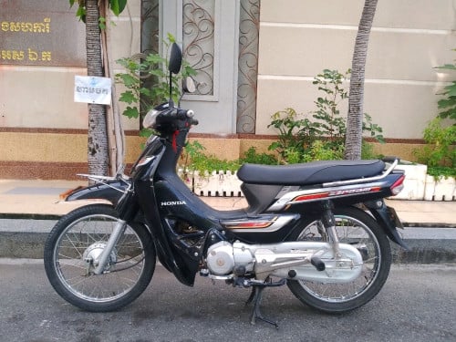 Honda dream 2014 950$