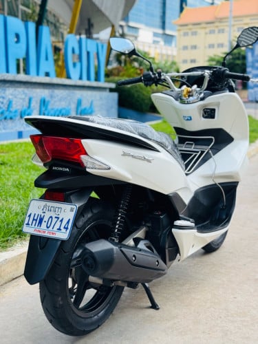 HONDA PCX 015 ជប៉ុនសុទ្ធ100%កម្លាំង 125cc ម៉ាសុីនតាន់ហាប់នែនស្ងាត់ជិះស្រួលស្ទុះមិនលាន់មានពន្ធកាត