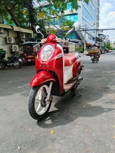 Honda scoopy 2011 650$