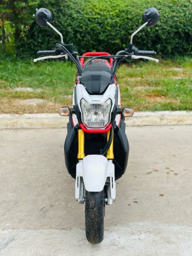 HONDA Zoomer X 018 ក្រុមហ៊ុន ម៉ាសុីនតាន់ហាប់នែនស្ងាត់ជិះស្រួលមិនលាន់មិនហុយមានពន្ធកាតគ្រឺហ្សីន