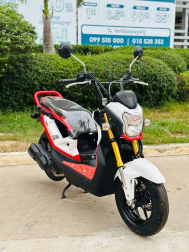 HONDA Zoomer X 018 ក្រុមហ៊ុន ម៉ាសុីនតាន់ហាប់នែនស្ងាត់ជិះស្រួលមិនលាន់មិនហុយមានពន្ធកាតគ្រឺហ្សីន