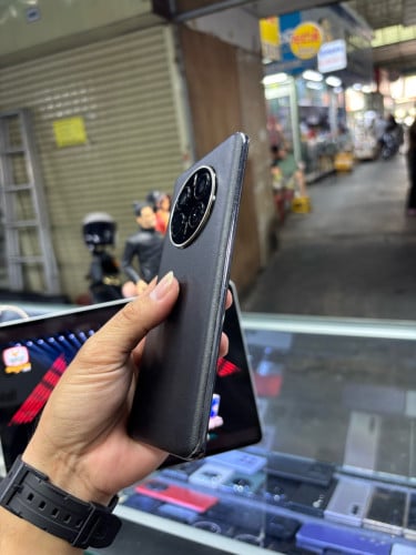 Huawei Mate50pro 256G Ram8G Sim2 CH ស្នាមអេក្រង់តិច