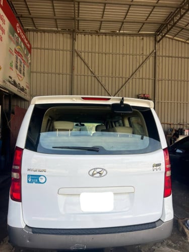 HYUNDAI H1 2013 For Rent /出租