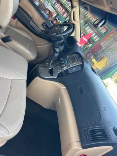 HYUNDAI H1 2013 For Rent /出租