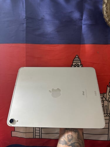 I pad pro 11 (2018) / 256g / មានស្កេន / sim+ wifi / តួរស្ទេីរដូចរូប លក់តំលៃក្រោមទីផ្សារ 265$ ដាច់