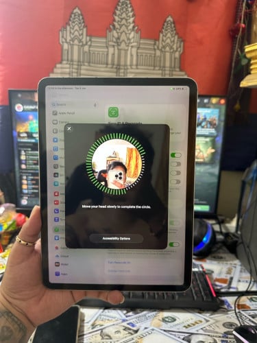 I pad pro 11 (2018) / 256g / មានស្កេន / sim+ wifi / តួរស្ទេីរដូចរូប លក់តំលៃក្រោមទីផ្សារ 265$ ដាច់